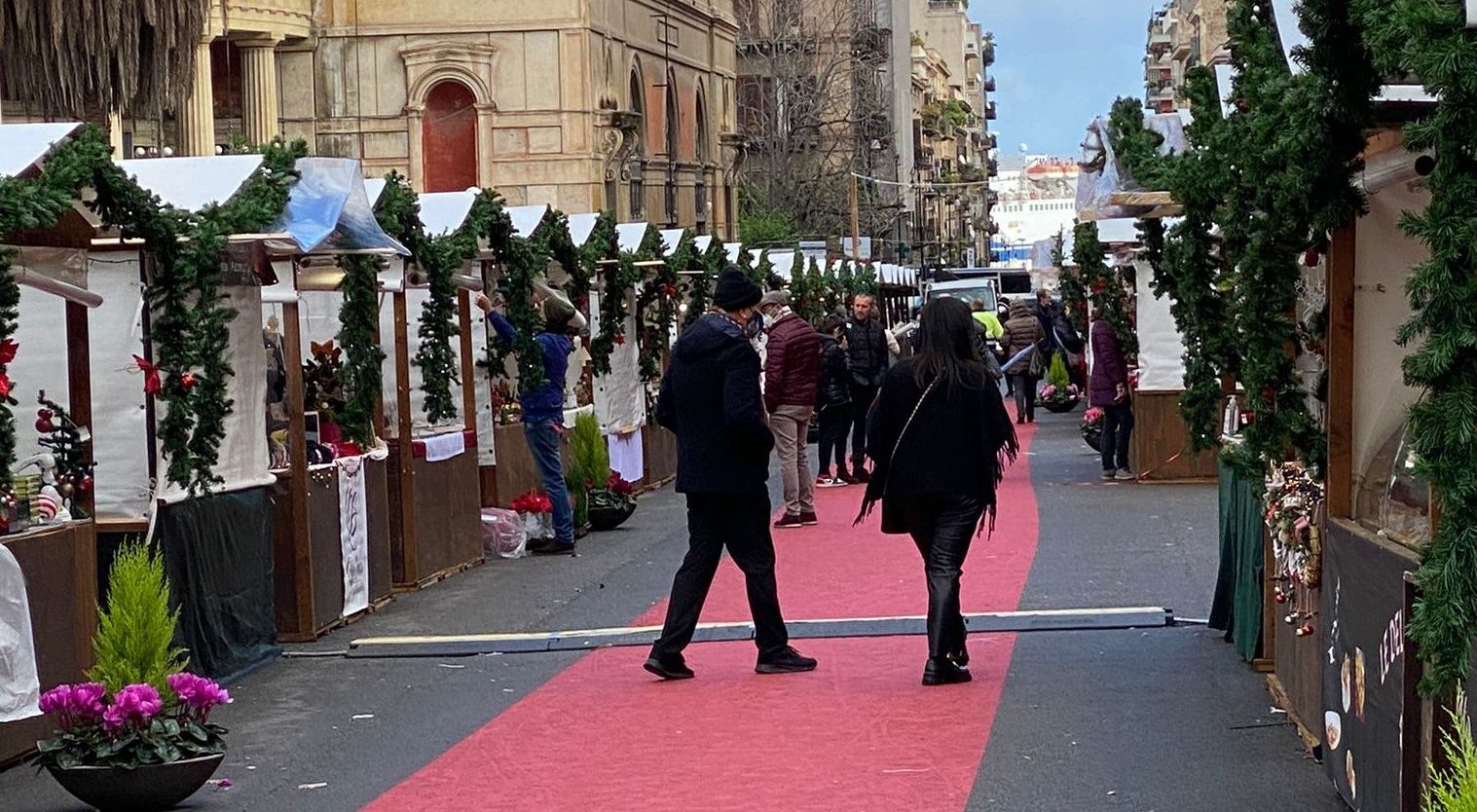 In Via Gioacchino di Marzo l'ennesimo cestino utilizzato come discarica ::  Segnalazione a Palermo